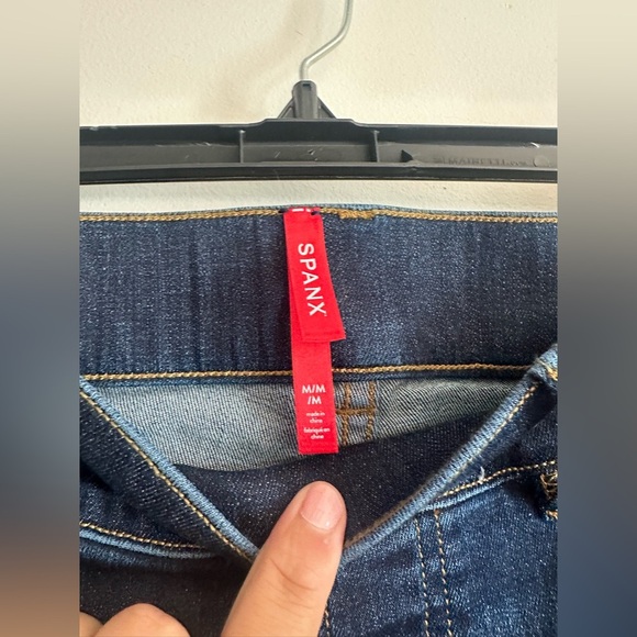 NWOT SPANX Smoothing Flare Jeans in Midnight Size Medium - Picture 7 of 9